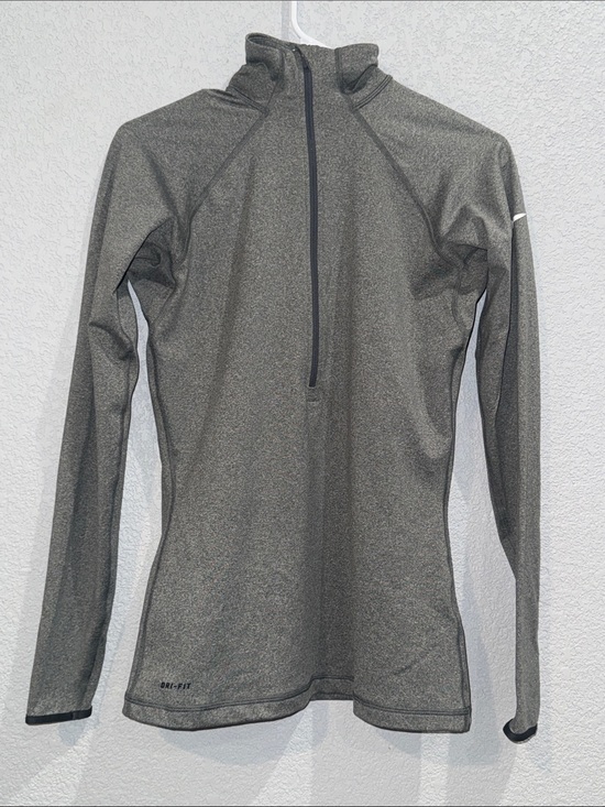 Nike Tops - Nike Gray Long Sleeve Performance Top